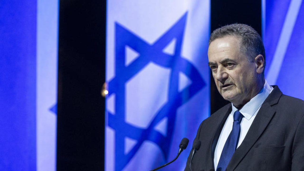 Defense Minister: The US is blocking us from fighting Iran