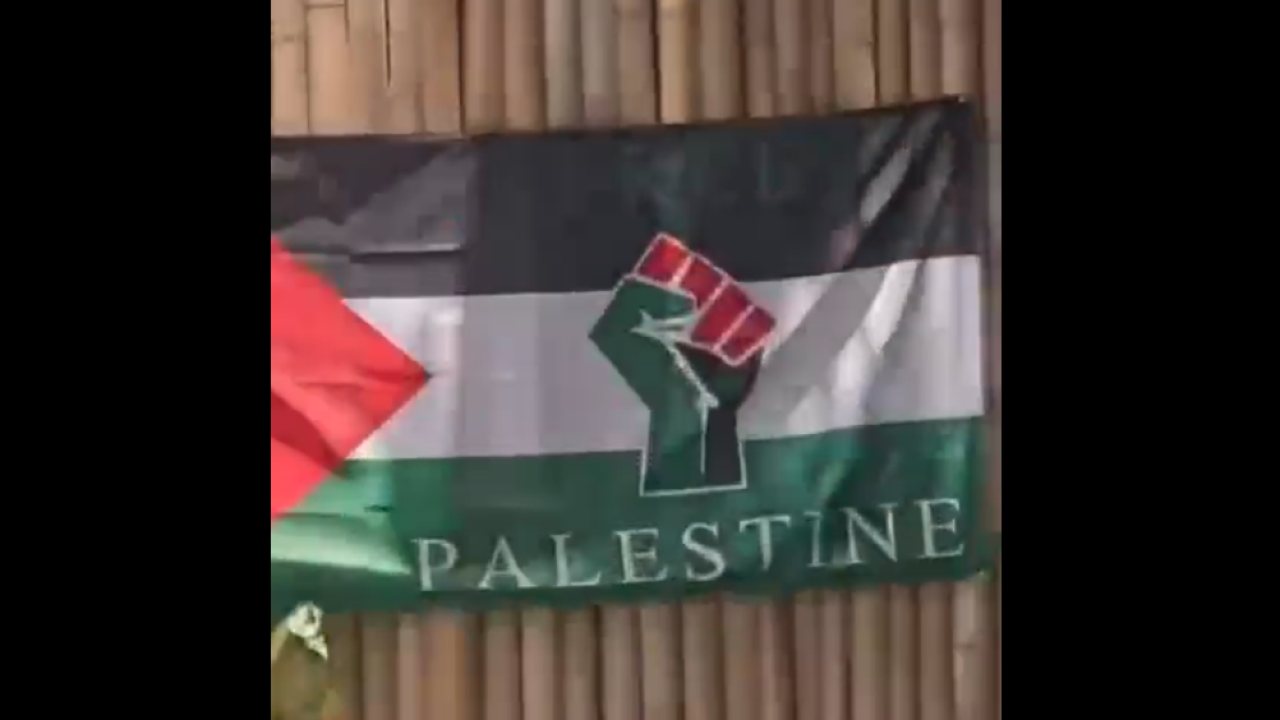WATCH: Antisemitic Thai zoo displays crossed-out Israeli flag after evicting Israeli family