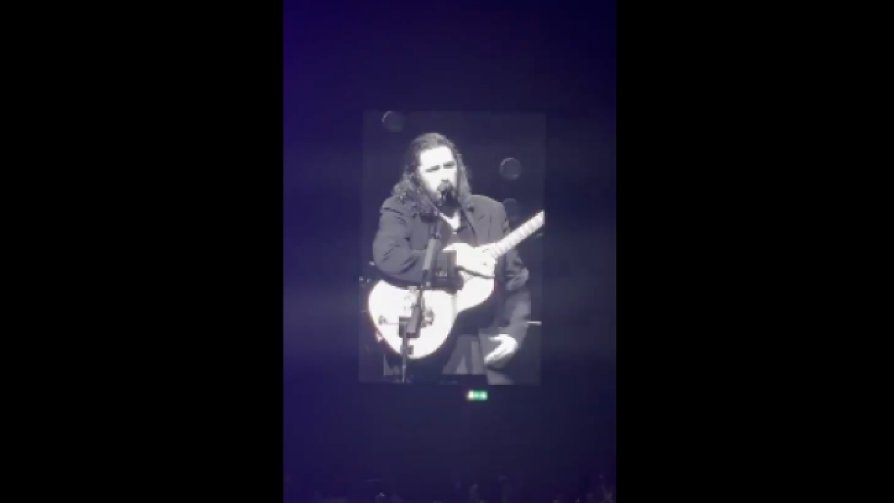WATCH: Singer Hozier demands Ireland give visas to Gazan children at ‘Free Palestine’ tour