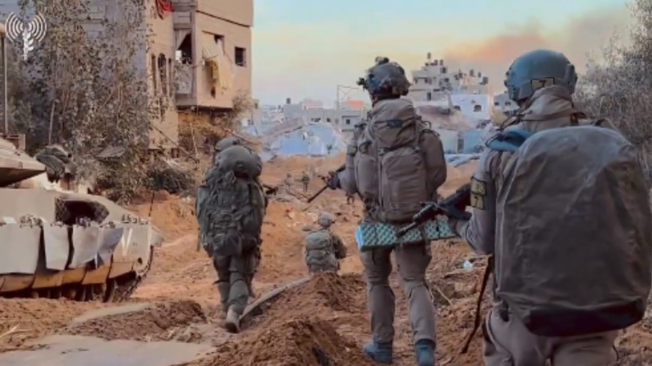 Families of fallen demand Netanyahu renew offensive, defeat Hamas